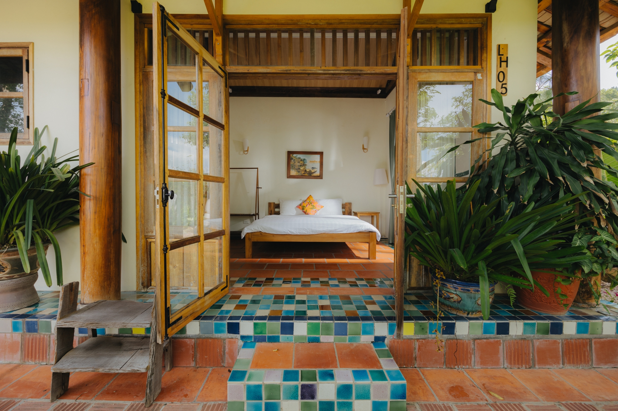 Cây cảnh trước phòng ngủ LeeHa Cottage